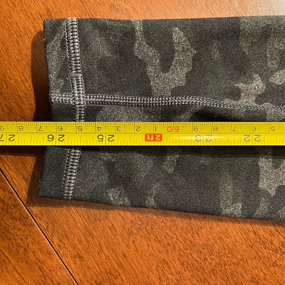 Fabletics Leggings, Powerhold, size Small, Black and Gray Camo Print, very nice - Picture 7 of 10